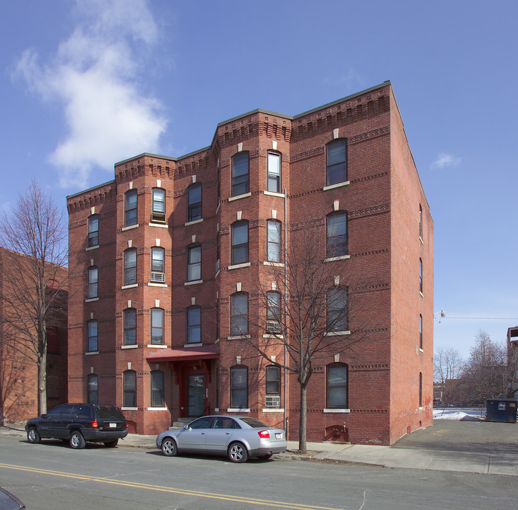 23 Sargeant St in Holyoke, MA - Building Photo