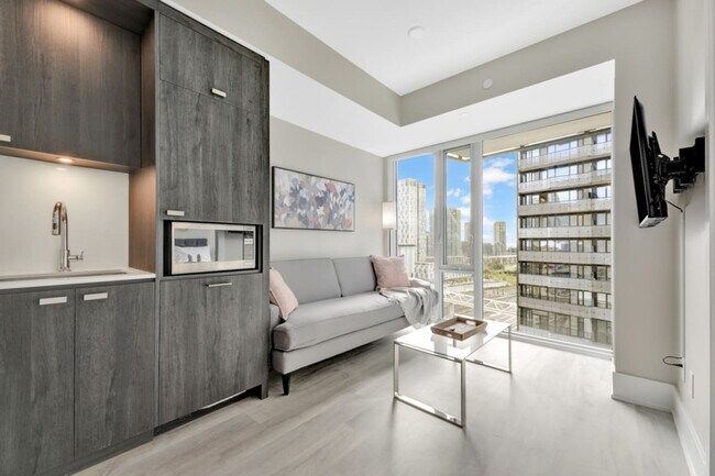 property at 480 Front St W