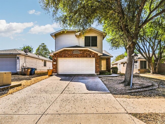 1821 Friars Tale Ln in Austin, TX - Foto de edificio - Building Photo