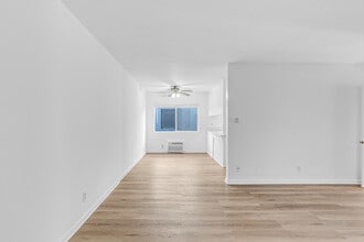 Park Fulton in North Hollywood, CA - Building Photo - Building Photo