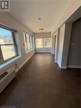 947 Main St E in Hamilton, ON - Building Photo - Building Photo