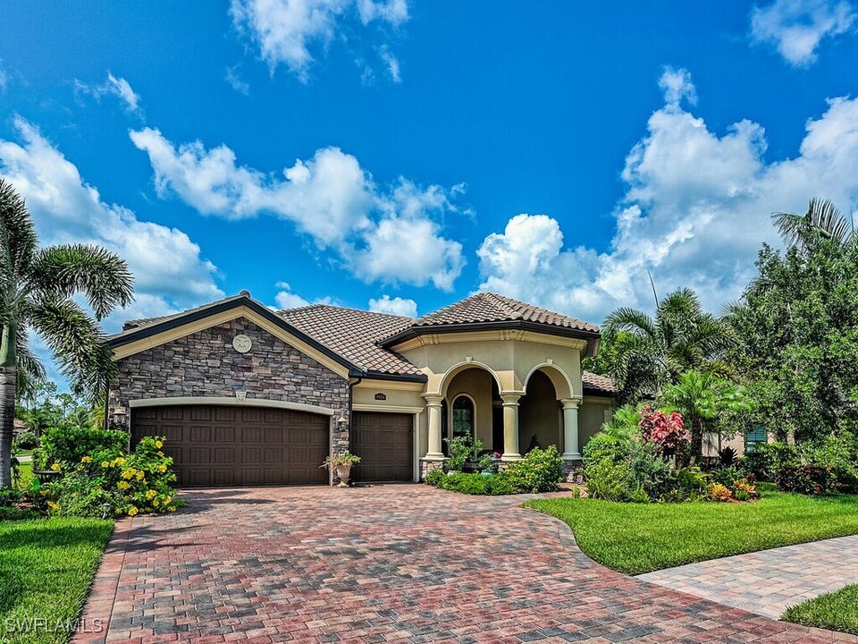 9626 Firenze Cir in Naples, FL - Building Photo