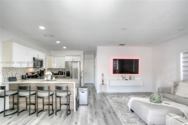 1445 NE 181st St in North Miami Beach, FL - Building Photo - Building Photo