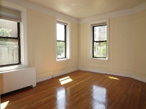 134 Haven Ave in New York, NY - Building Photo - Interior Photo