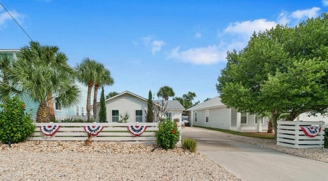 613 W Caladium Cir in Panama City Beach, FL - Foto de edificio - Building Photo