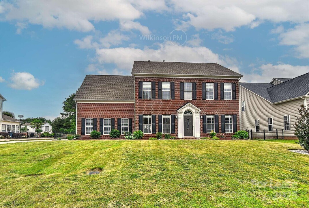 2003 Hollyhedge Ln in Indian Trail, NC - Building Photo