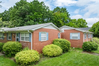 Lincoln Grove Apartments in Greensboro, NC - Building Photo - Building Photo