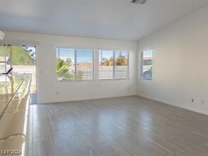 1424 Bugle Boy Dr in Henderson, NV - Building Photo - Building Photo