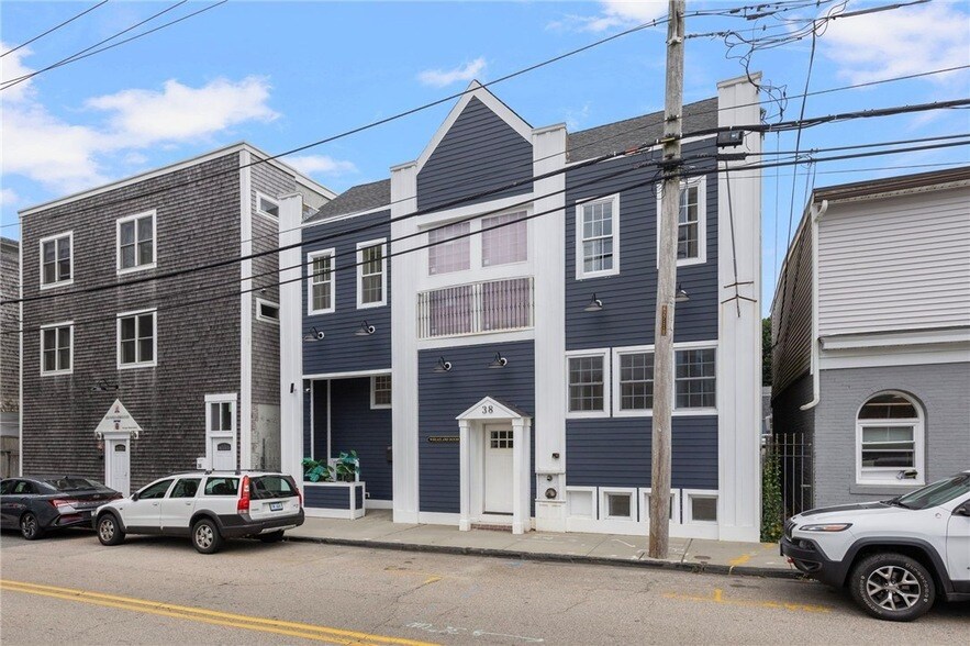 5 Wheatland Ct in Newport, RI - Building Photo