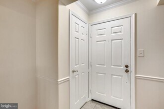 5707 Brewer House Cir-Unit -102 in Rockville, MD - Building Photo - Building Photo