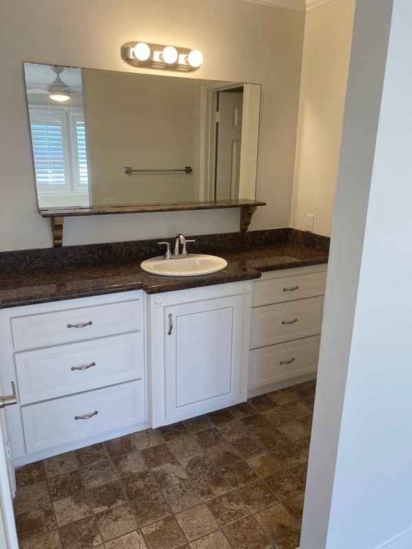 2323 Eastbluff Dr in Newport Beach, CA - Building Photo - Building Photo