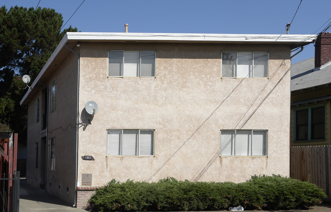 1957 83rd Ave in Oakland, CA - Building Photo