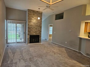 906 Whisperwood Dr in Fenton, MI - Building Photo - Building Photo