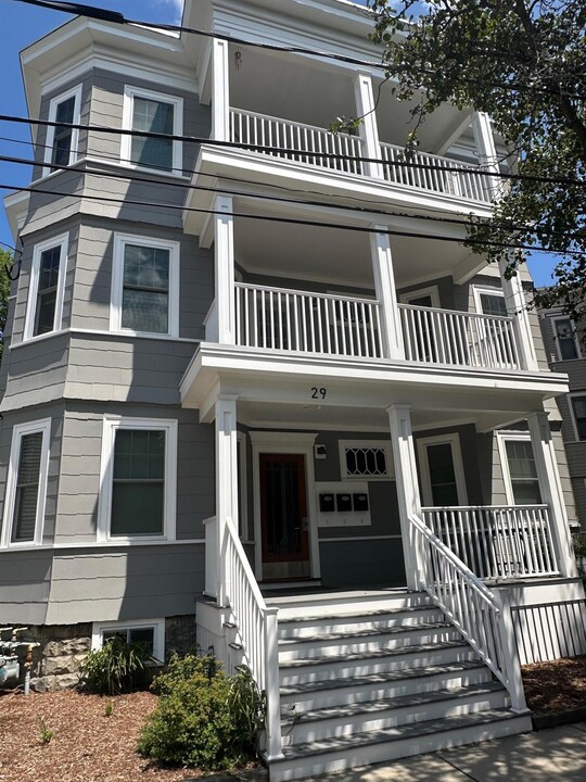 29 Vassal Ln, Unit 2 in Cambridge, MA - Building Photo