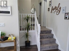 8166 Paddock Trail Dr in Niagara Falls, ON - Building Photo - Building Photo