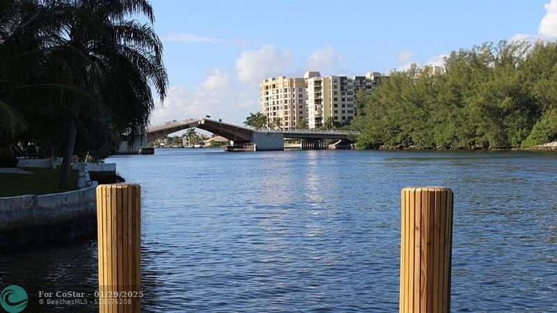 1705 N Riverside Dr in Pompano Beach, FL - Foto de edificio