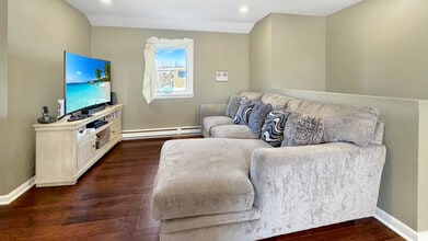 154 Charlton Ave, Unit Unit 2 in Lodi, NJ - Foto de edificio - Building Photo