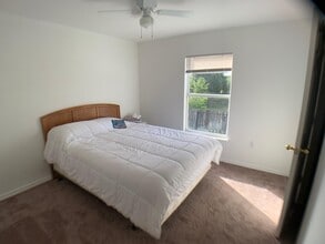 24566 SW 11th Rd in Newberry, FL - Building Photo - Building Photo