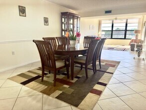 3540 Whitehall Dr in West Palm Beach, FL - Building Photo - Building Photo