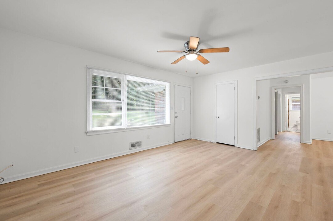 2137 Kimberly Rd SW in Atlanta, GA - Building Photo