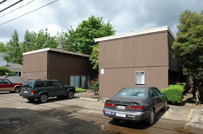 Norseman Apartments in Corvallis, OR - Foto de edificio - Building Photo