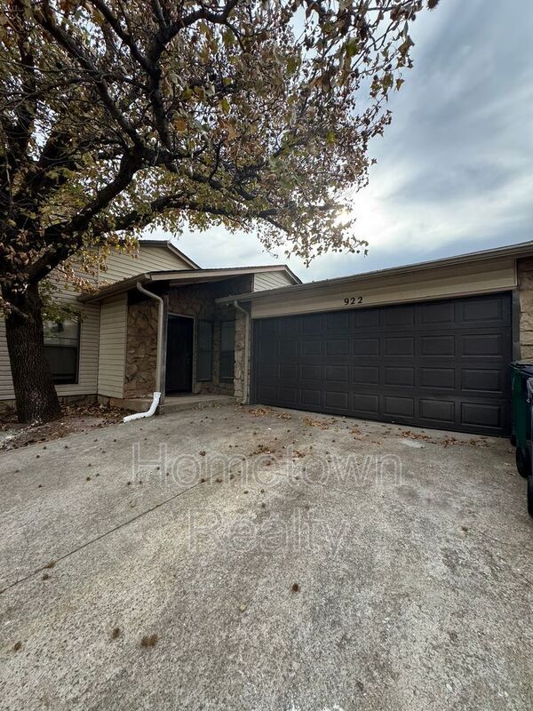 property at 922 NW 116th Ct