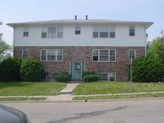 3520 Bridge Ave in Davenport, IA - Building Photo - Building Photo