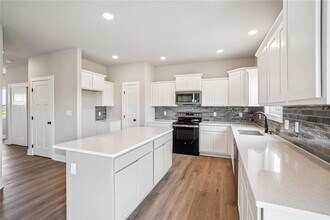 1420 Werthman Drive in Waukee, IA - Building Photo - Building Photo