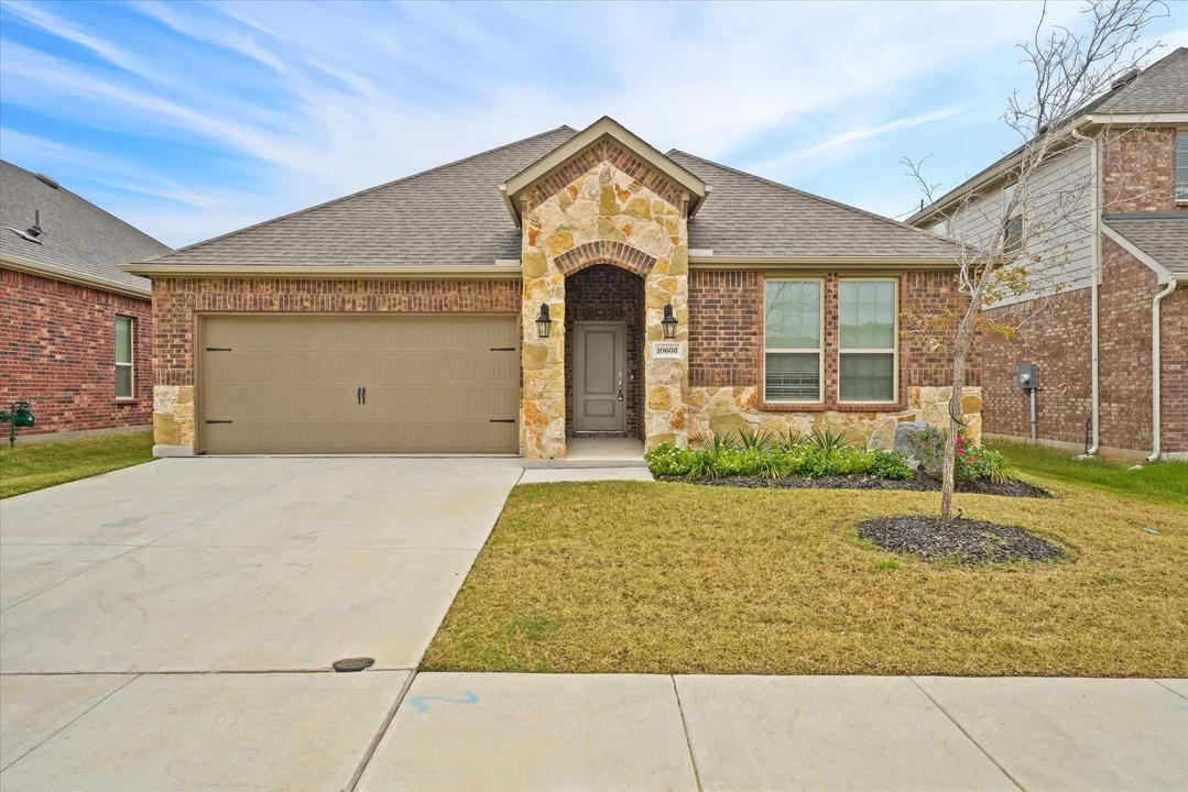 10608 Echo Brook Ln in Aubrey, TX - Building Photo