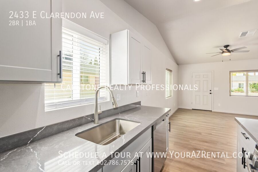 2433 E Clarendon Ave in Phoenix, AZ - Building Photo