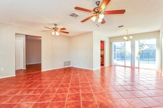 2335 Timbercrest Cir W in Clearwater, FL - Building Photo - Building Photo