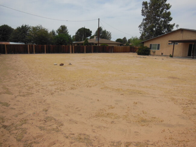 20603 Eyota in Apple Valley, CA - Building Photo - Building Photo