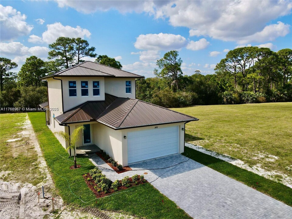 149 Southeast Cor. Arno in Port St. Lucie, FL - Building Photo