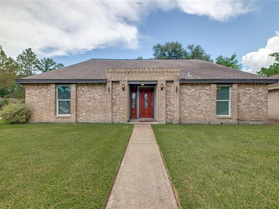 3918 R V Mayfield Dr in Houston, TX - Building Photo