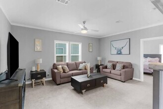 10047 Collingwood Ave in Dade City, FL - Building Photo - Building Photo