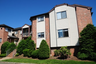 Edison Woods in Edison, NJ - Building Photo - Building Photo