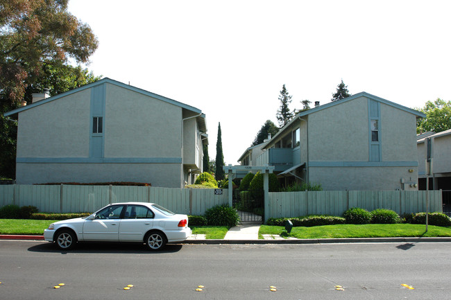 1220 Pine Creek Way in Concord, CA - Building Photo - Building Photo