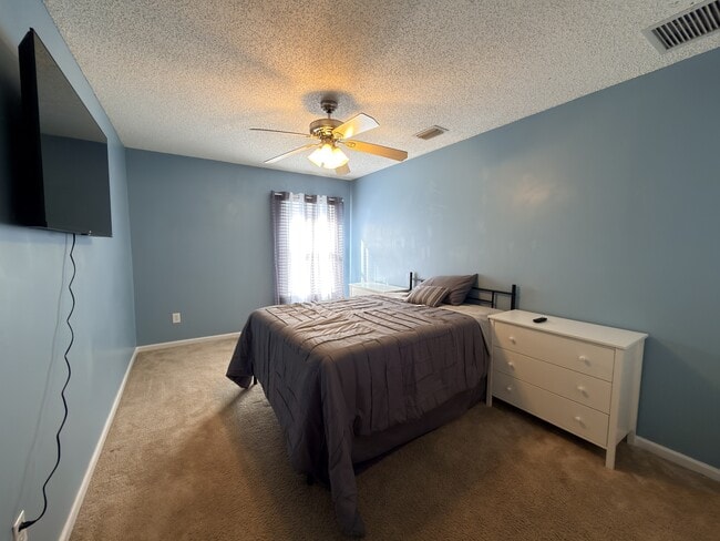 8663 Julia Marie Cir in Jacksonville, FL - Building Photo - Building Photo