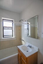 1624 W Lunt Ave, Unit #3A in Chicago, IL - Building Photo - Building Photo