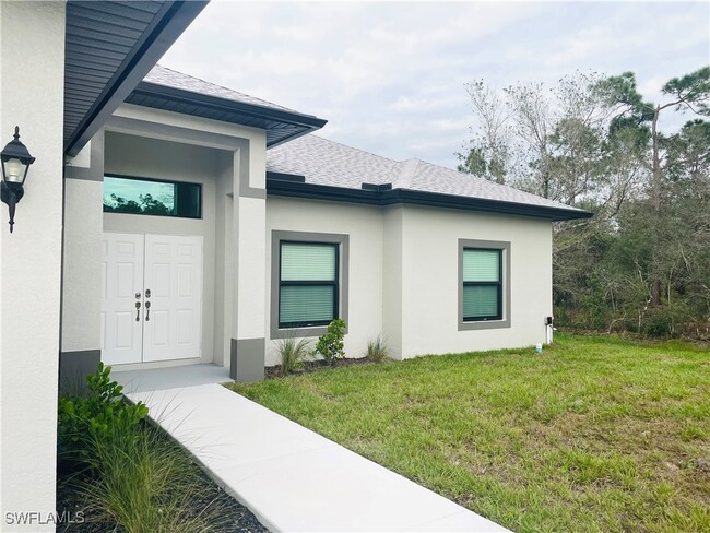 2783 70th Ave NE in Naples, FL - Foto de edificio - Building Photo