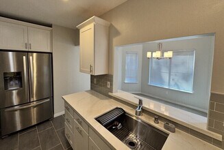 12439 Totem Lake Way in Kirkland, WA - Building Photo - Building Photo