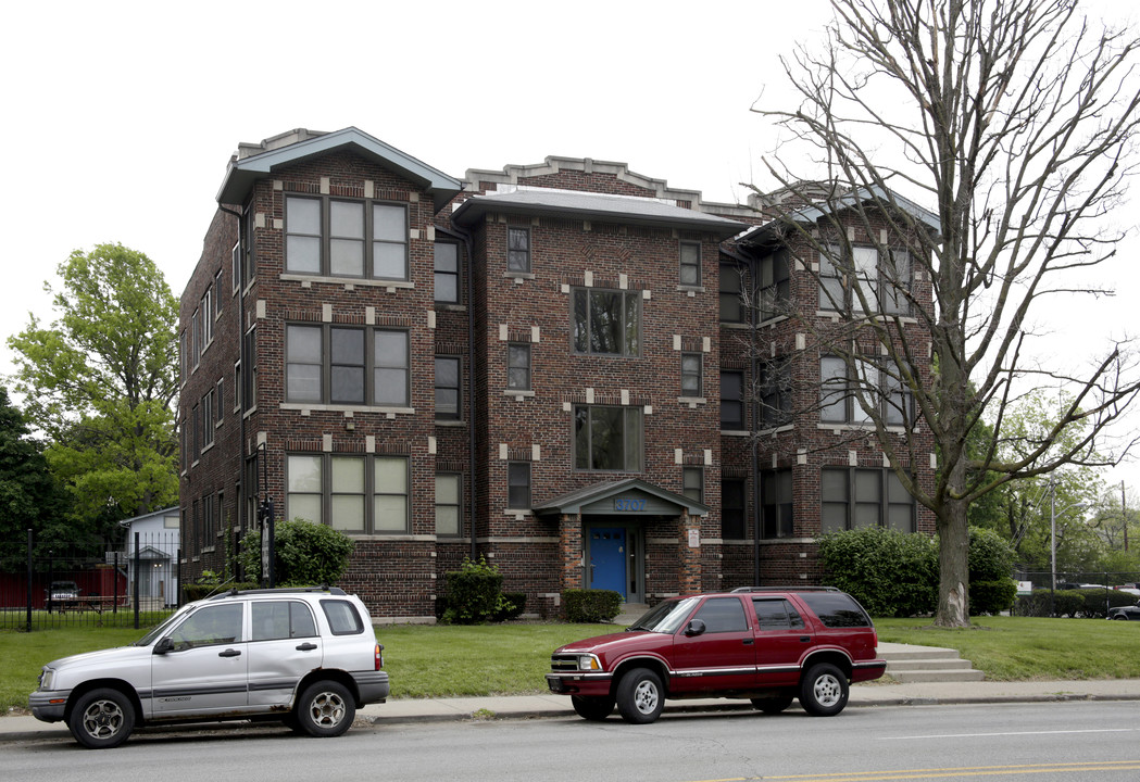 New Yorker Apartments in Indianapolis, IN - Building Photo