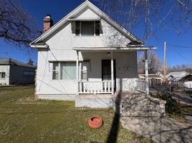 521 Hill St in Susanville, CA - Building Photo