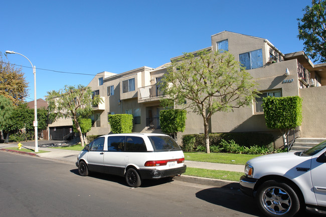 8810 Memory Park Ave in North Hills, CA - Building Photo - Building Photo