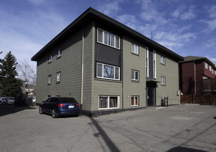 1740-1744 28th St SW in Calgary, AB - Building Photo - Building Photo