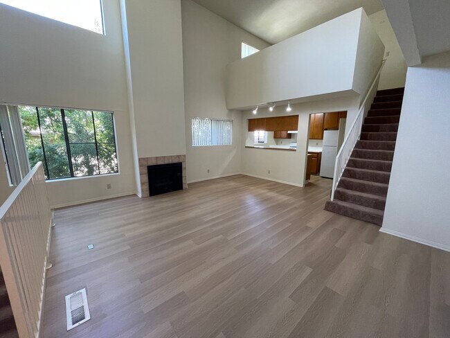3670 Midvale Ave in Los Angeles, CA - Foto de edificio - Building Photo