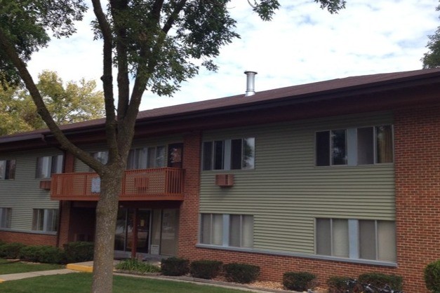 Carriage Hills Apartments in Whitewater, WI - Foto de edificio