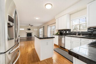 7916 Bridge Crossing Ct in Powell, OH - Building Photo - Building Photo