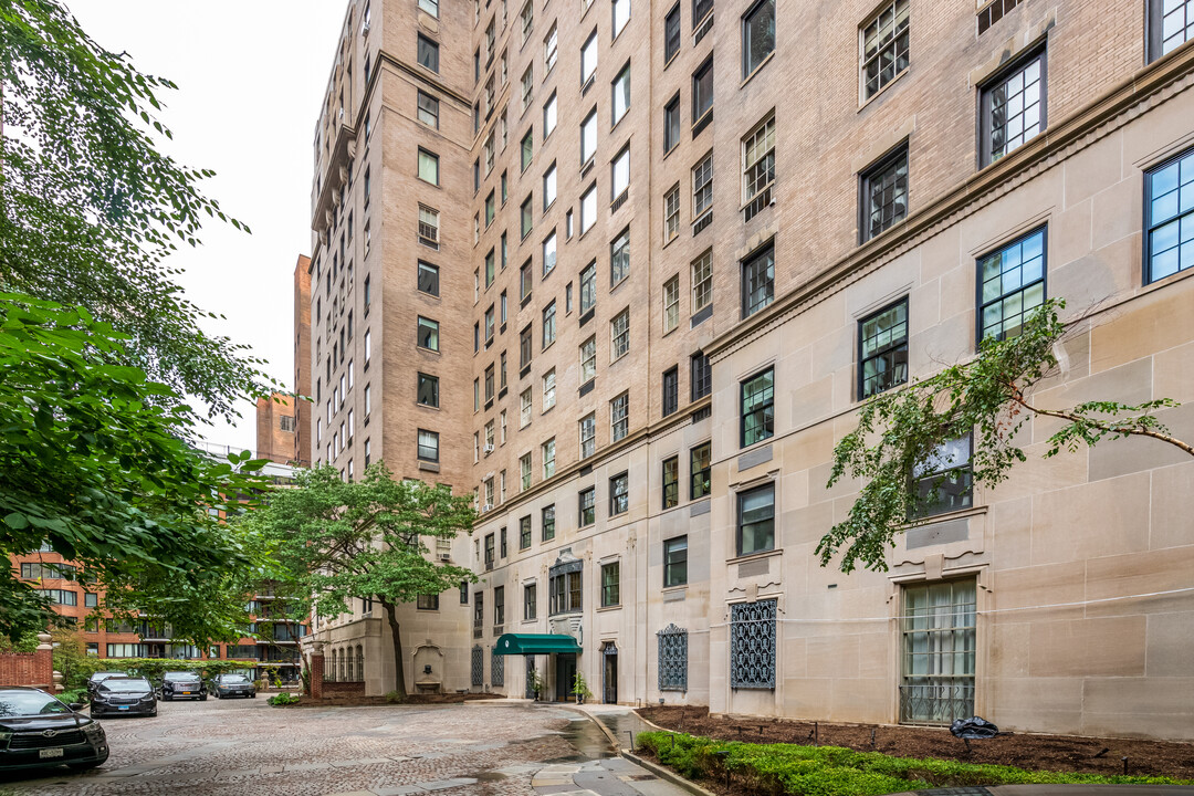 River House in New York, NY - Building Photo