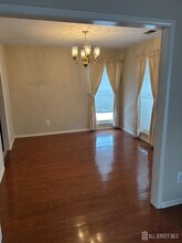 92 Heather Ct in Edison, NJ - Building Photo - Building Photo